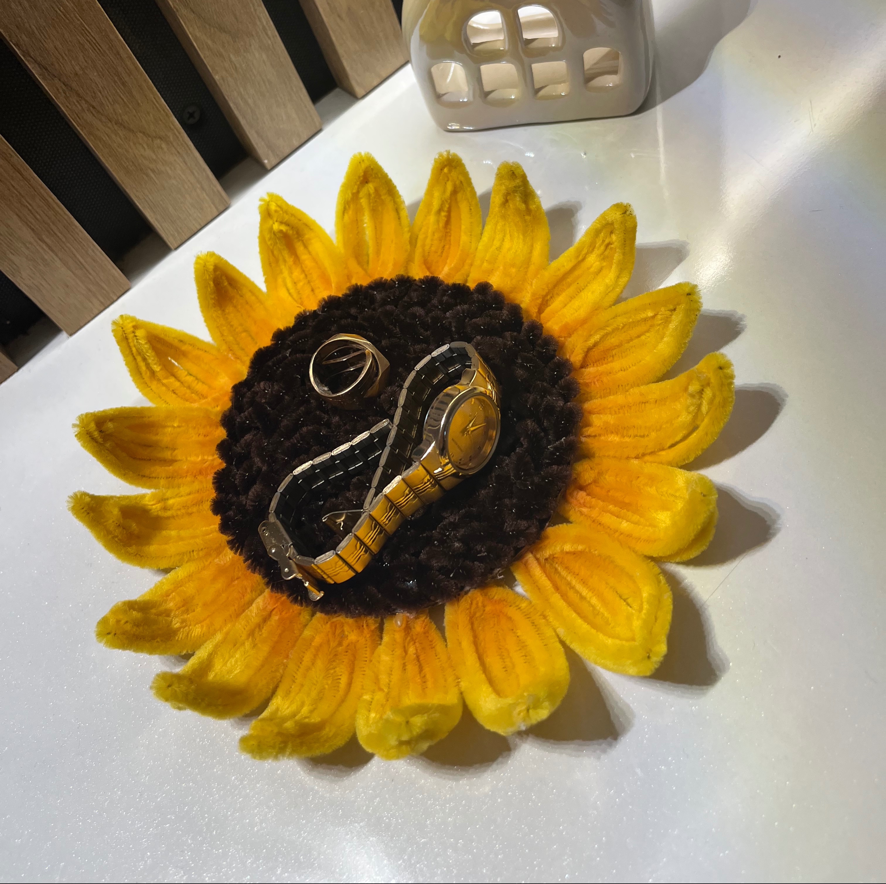 جای اکسسوری آفتابگردونی، دستساز و خاص مخملی