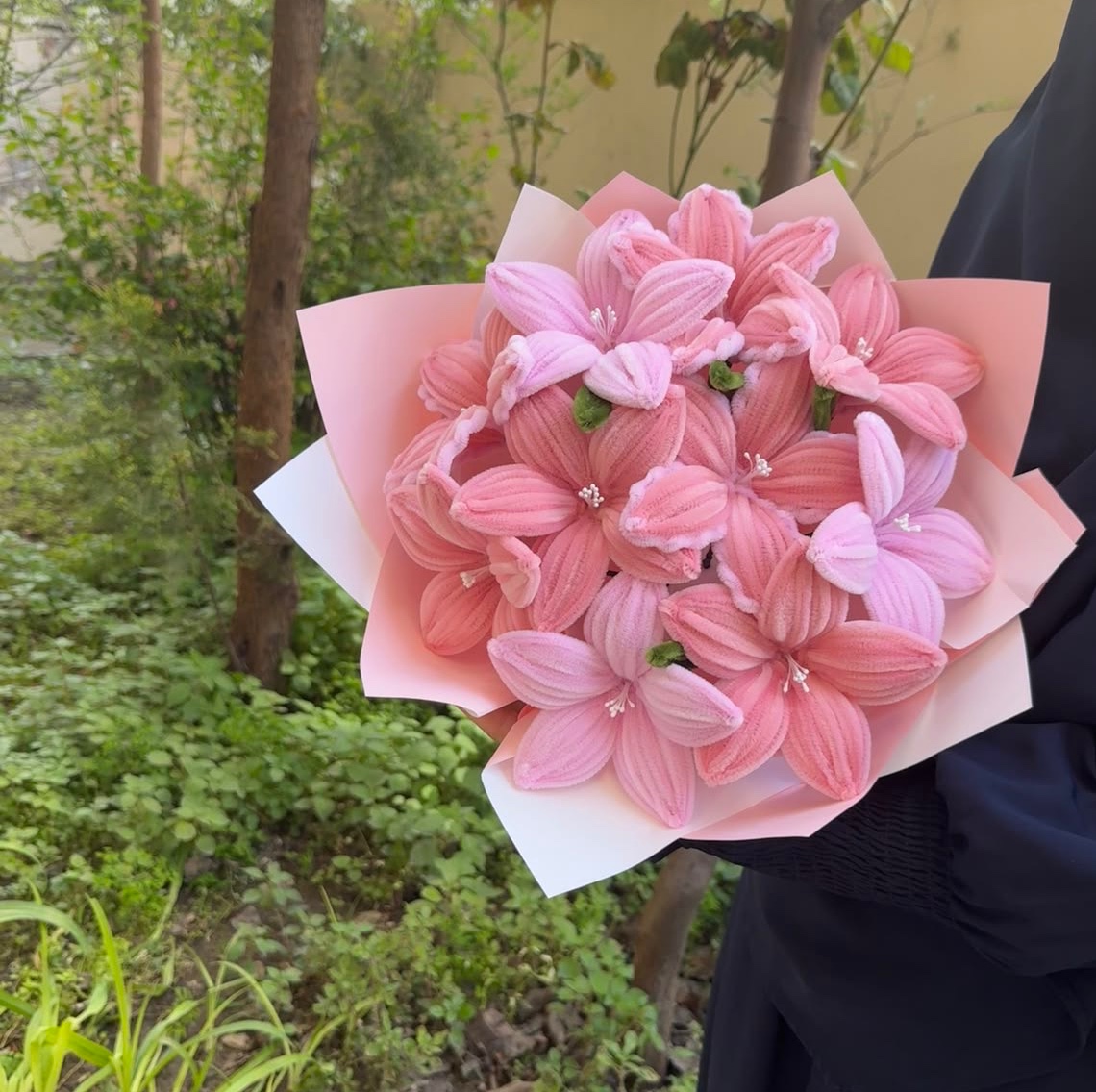 دسته گل لیلیوم مخملی /تم صورتی/هدیه خاص و ماندگار