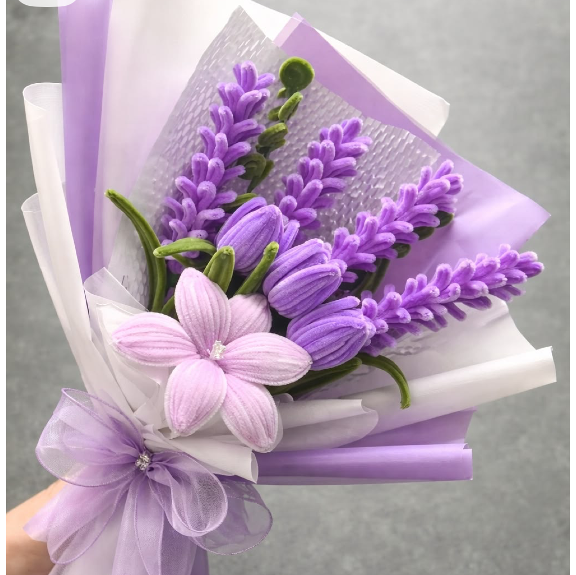 دسته گل مخملی تم یاسی /هدیه خاص روزدختر