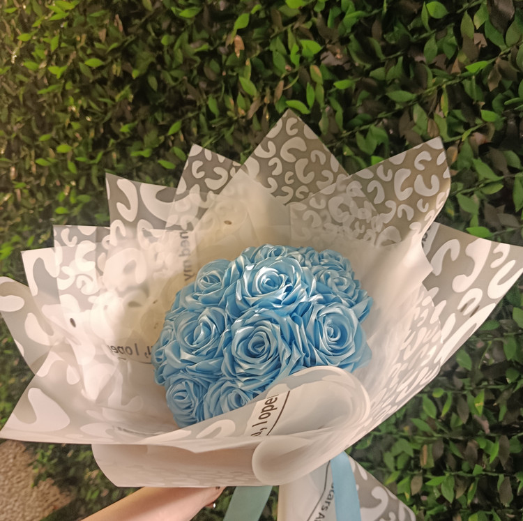 دسته گل آبی آسمانی