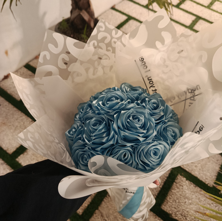 دسته گل آبی آسمانی